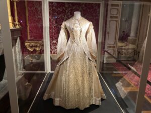 7 - wedding dress romantic period