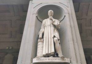 Machiavelli's statue - Uffizi gallery - machiavelli's tour