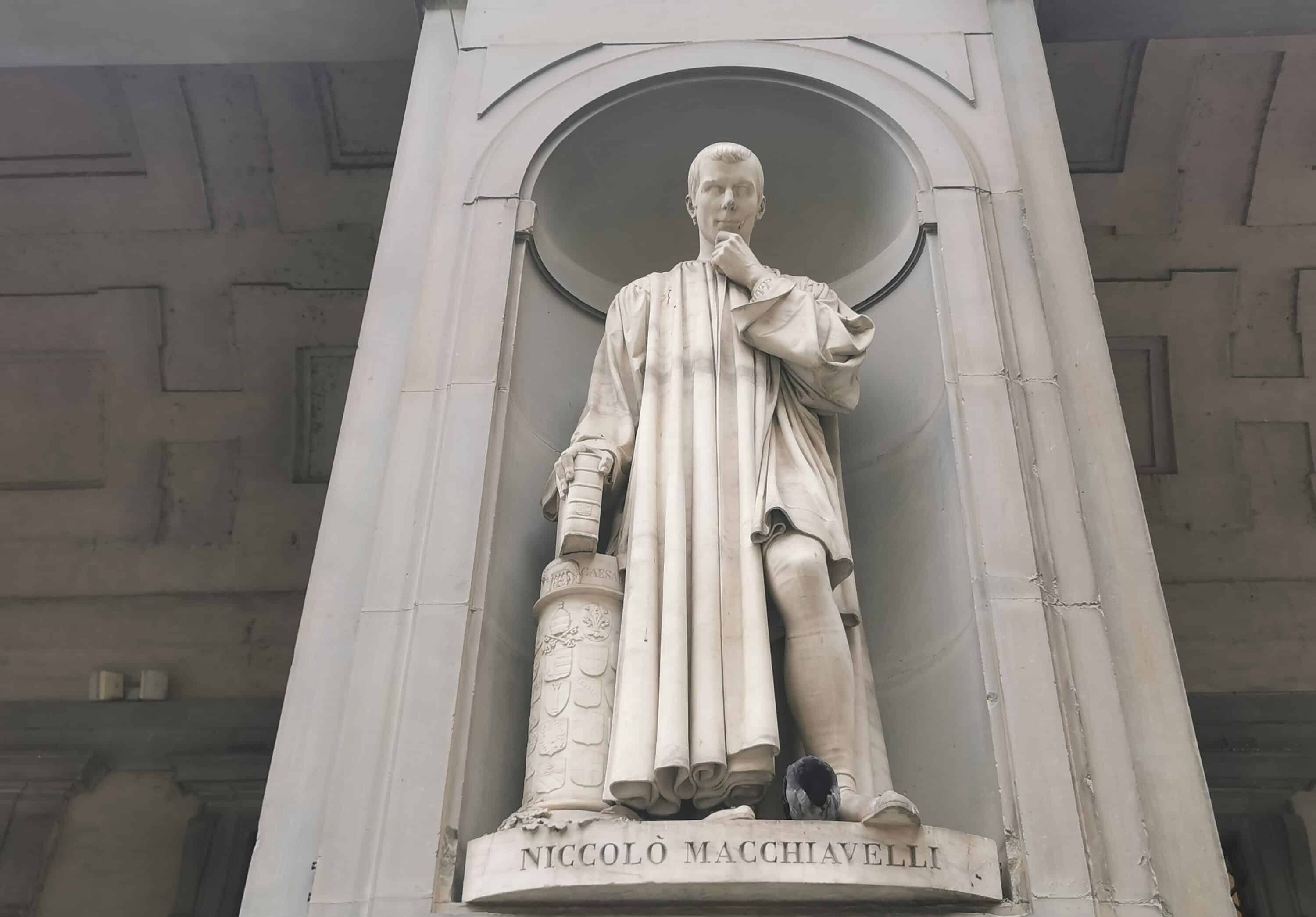 Machiavelli's statue - Uffizi gallery - machiavelli's tour