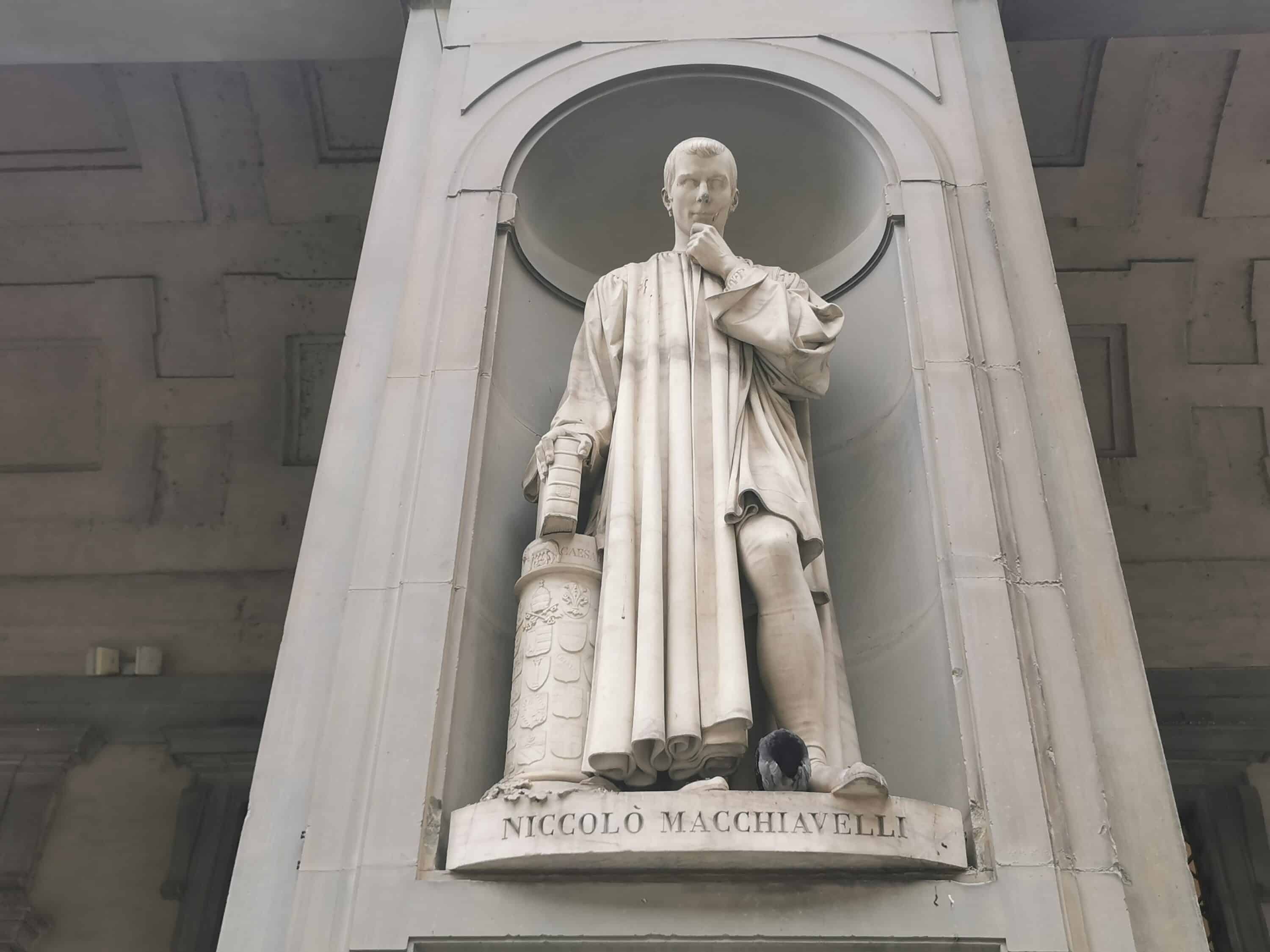 Tour_machiavelli_staue_uffizi_07